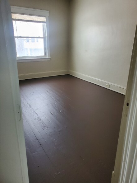 Building Photo - 1378 E 94th St