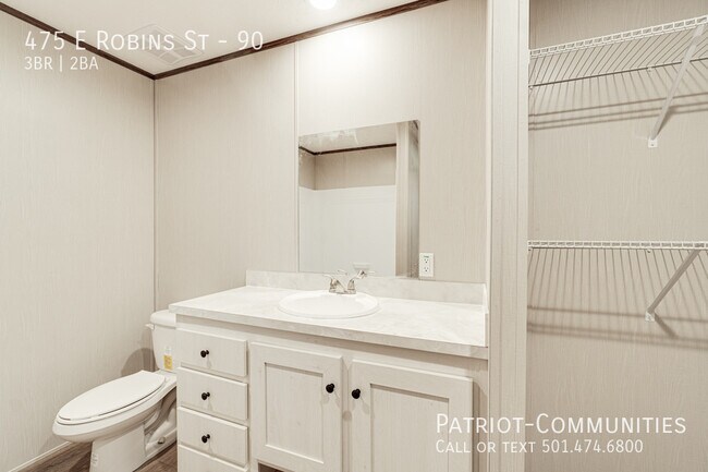 Building Photo - 475 E Robins St