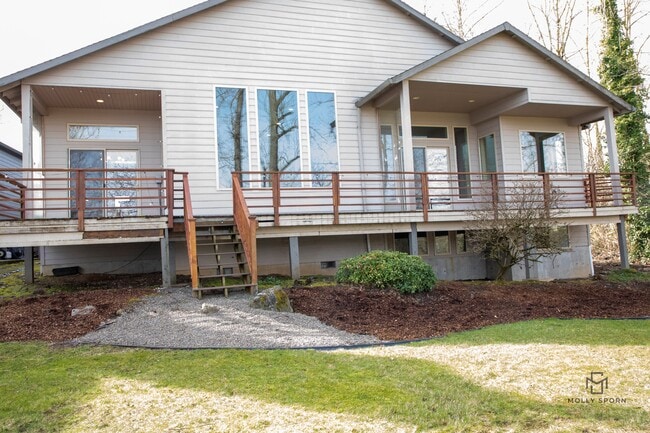 Building Photo - 20375 NE Lakeside Dr