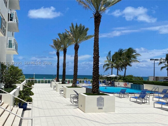 Building Photo - 6917 Collins Ave