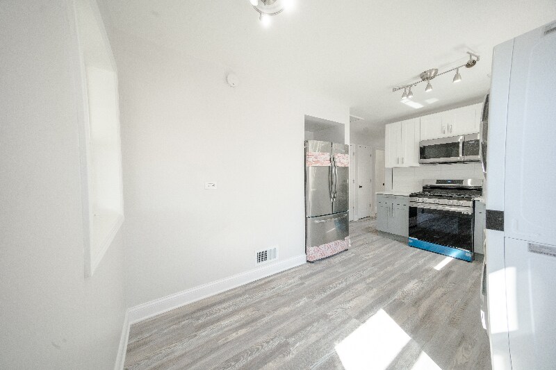 Building Photo - 2242 N Lavergne Ave