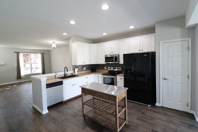 Kitchen - 8805 Hillside Way
