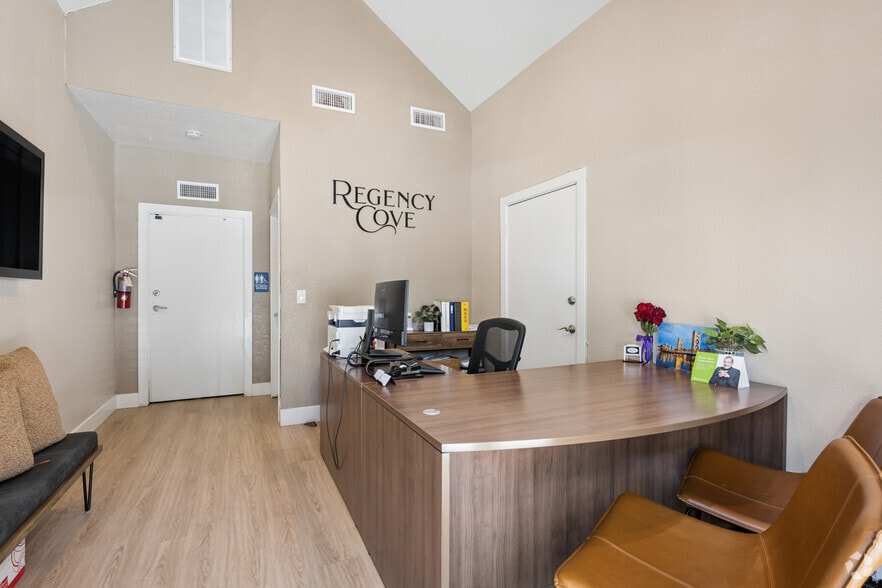 Lobby Photo - Regency Cove Apartments
