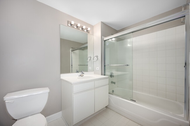 Building Photo - 5 E 14th Pl