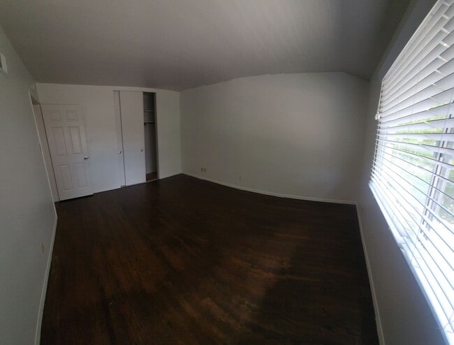 Building Photo - 6 bed 3 bath Spacious home near Cal Poly