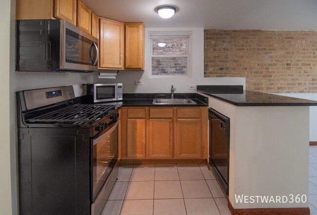 Building Photo - 2043 N Leavitt St