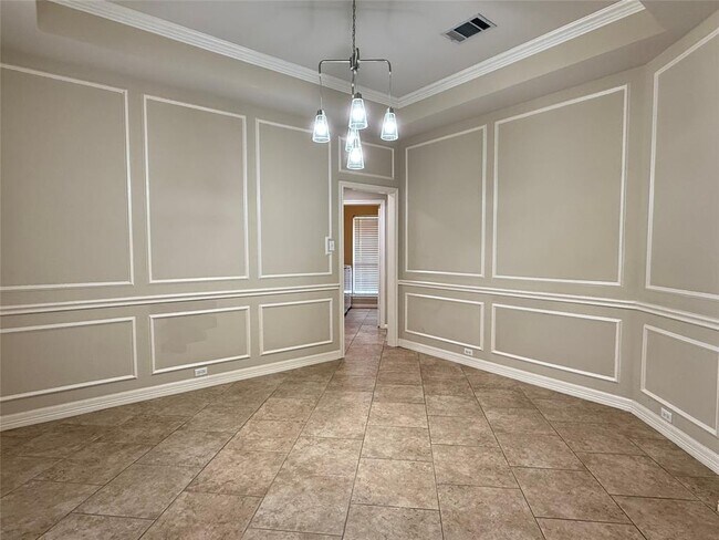 Building Photo - 10013 Valona Dr