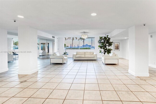 Building Photo - 2821 N Miami Beach Blvd