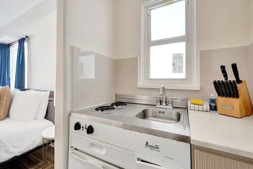 Building Photo - 3020 Seville St