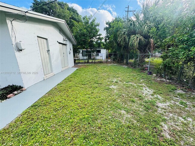 Building Photo - 631 NW 11th Ave