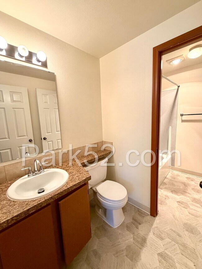 Building Photo - $250 Off First Full Month's Rent! Puyallup Area 2 Bedroom 2nd Floor Apartment