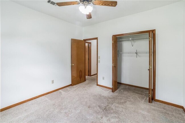 Building Photo - 487 Ravinia Way