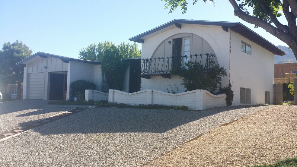 Primary Photo - 2200 Cleopatra Pl NE
