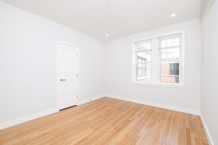 Building Photo - 17 A Forest St