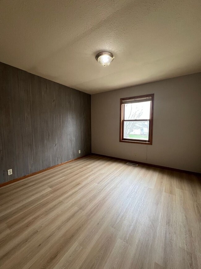 Building Photo - 2540 S Edgewood Dr
