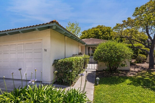 Building Photo - Beautiful 2/2 Condo in Hidden Valley!