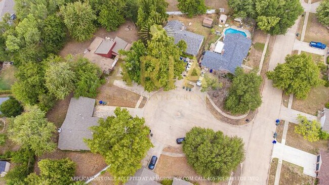 Building Photo - Unique 3 bed/2 bath Property with HUGE Bon...
