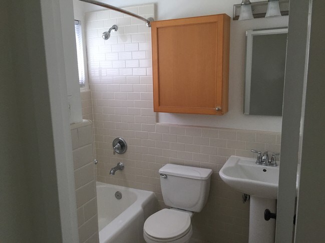 Building Photo - 332 Garces Dr