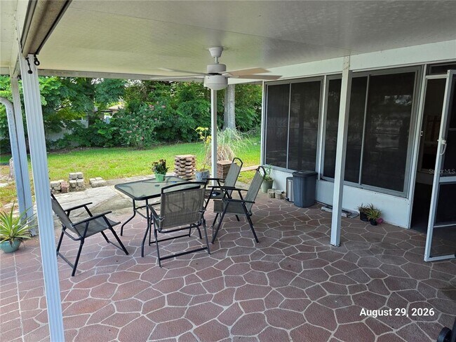 Building Photo - 834 Amidon St