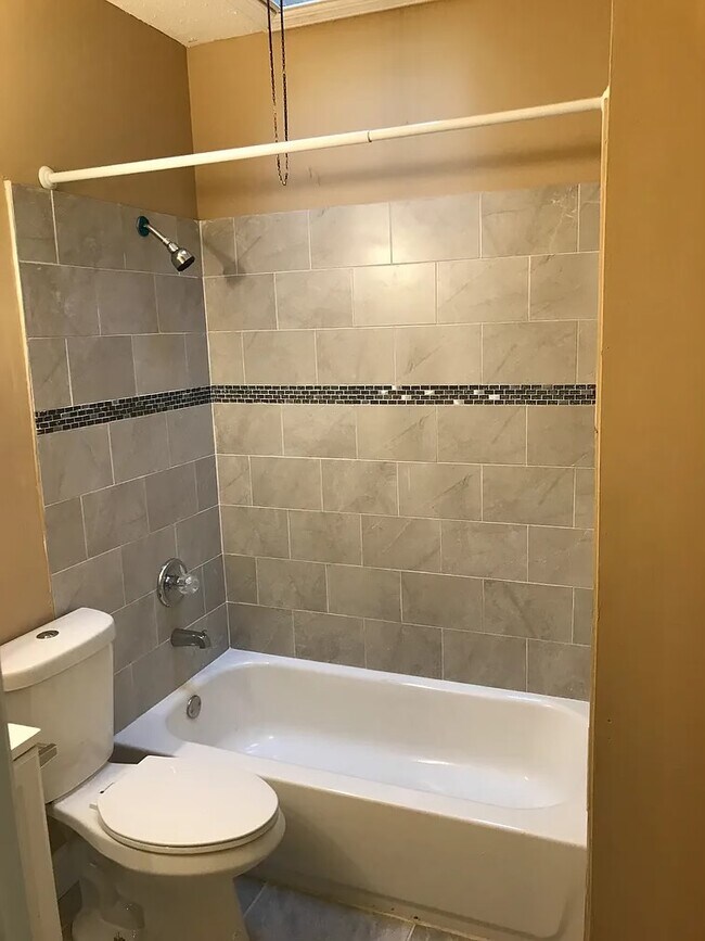 Building Photo - 1624 Crosslynne Ave