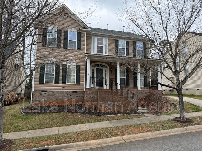 Building Photo - 15622 Troubadour Ln