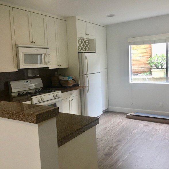 Building Photo - 639 4th St