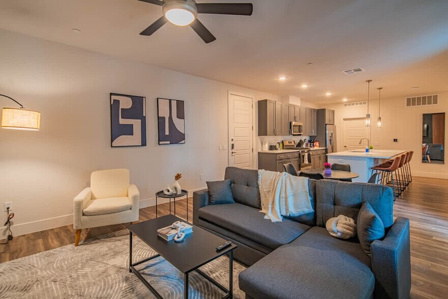 Building Photo - 15501 N Dial Blvd