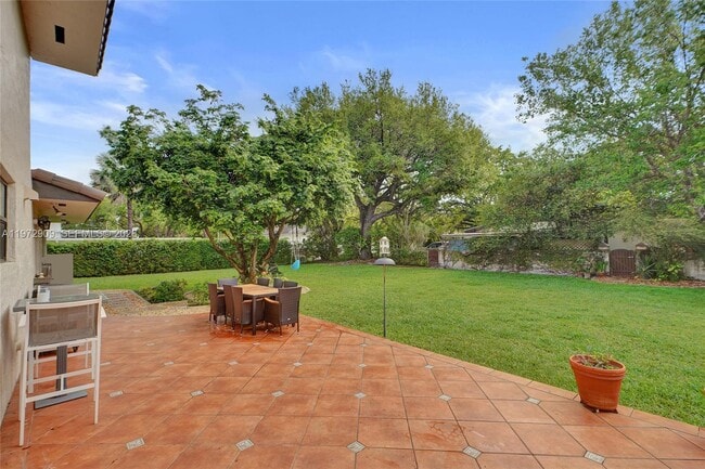 Building Photo - 9901 SW 79th Ave