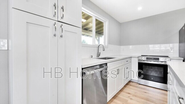 Building Photo - 55-118-118 Puuahi St