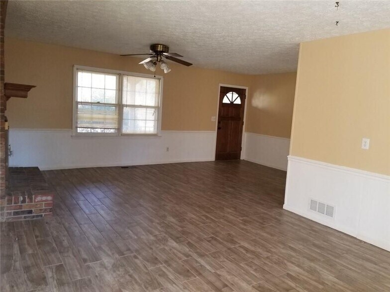 Building Photo - 4561 Braselton Hwy