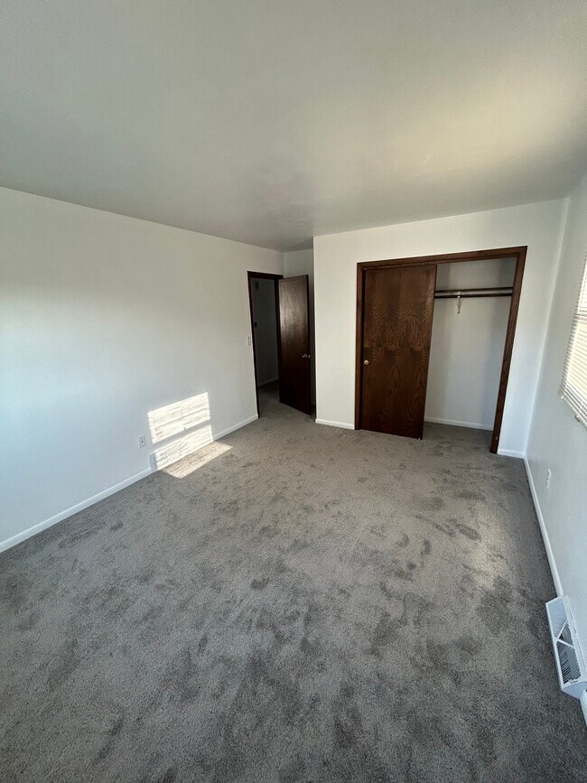 Building Photo - 1050 Van Buren Ave