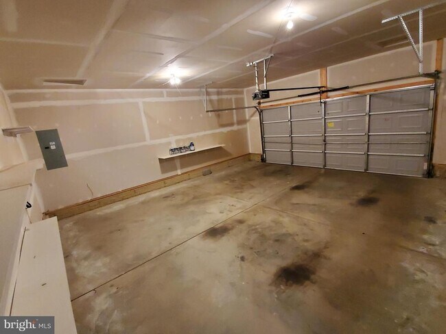 Building Photo - 10510 Woodland Dr