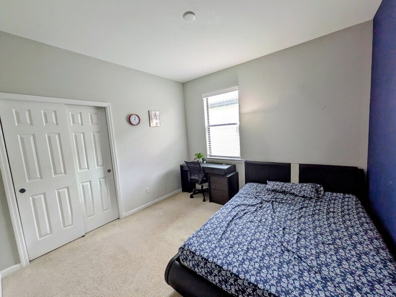 Building Photo - 17171 Anesbury Pl