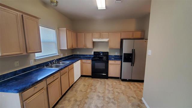 Building Photo - 201 Poinsetta Ln