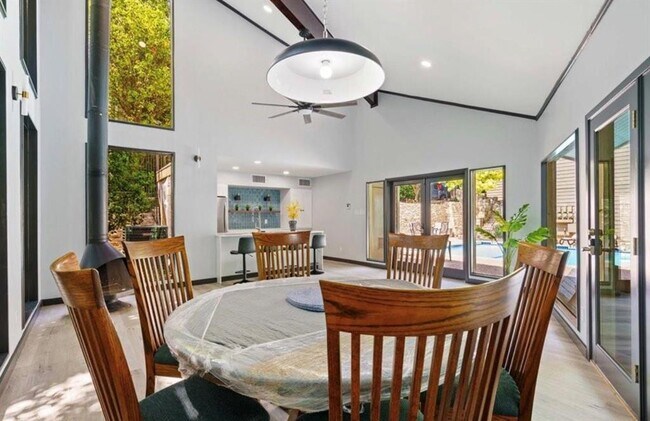 Building Photo - 1135 Barton Hills Dr