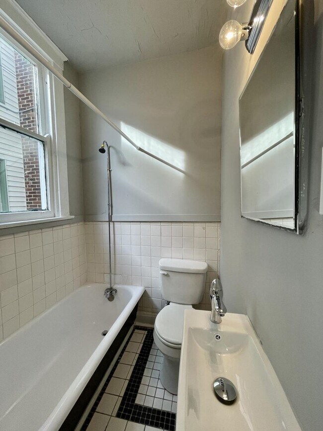 Building Photo - 609 McKinney Ave