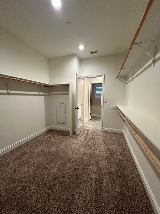 Building Photo - Impressive All Single Story 3 Bedroom, 2.5...