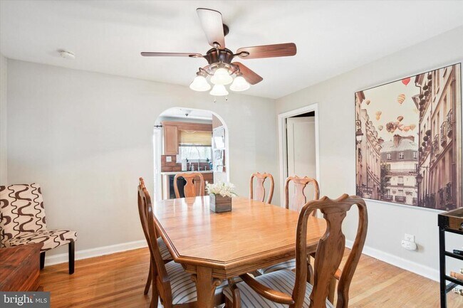 Building Photo - 327 E 9th Ave