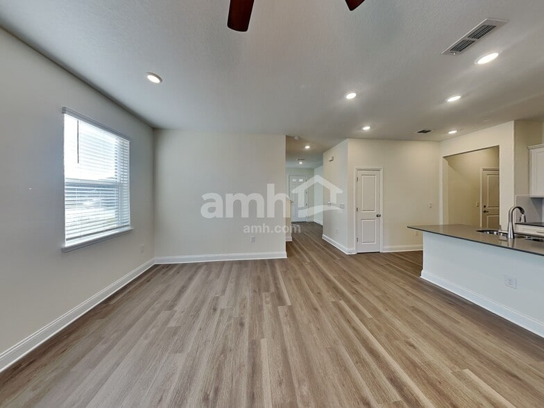 Building Photo - 3691 Lk Blf Lp