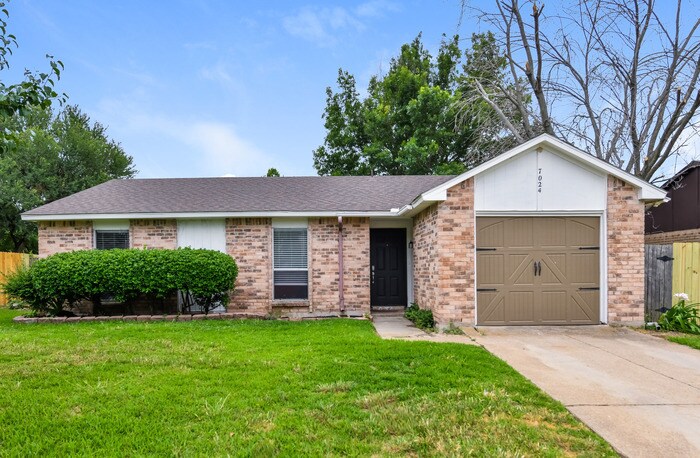 Primary Photo - 7024 Greenview Cir S