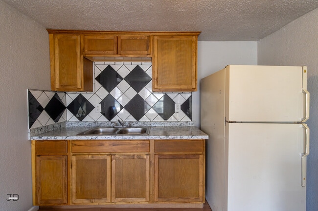 Building Photo - 2202 Monroe St