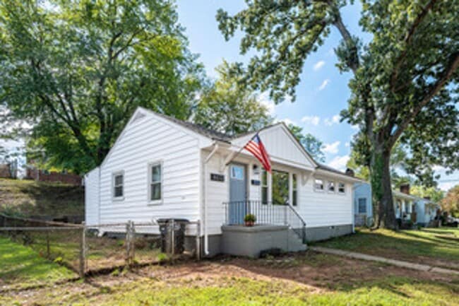 Building Photo - 3 Bedroom Home in Lynchburg