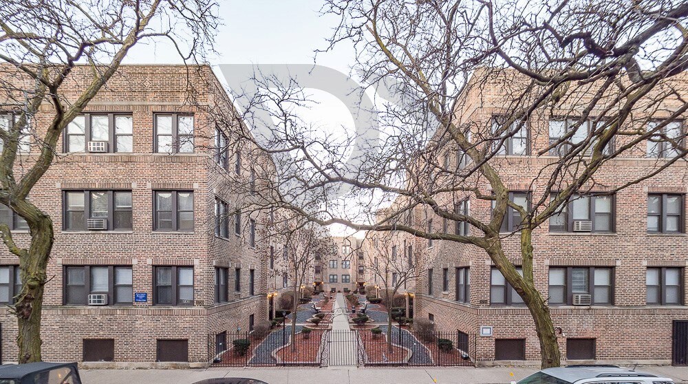 Building Photo - 3721 N Pine Grove Ave