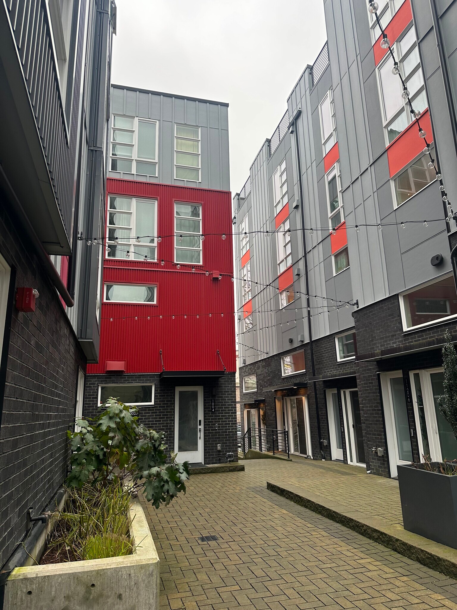 Building Photo - 11208 Pinehurst Way NE