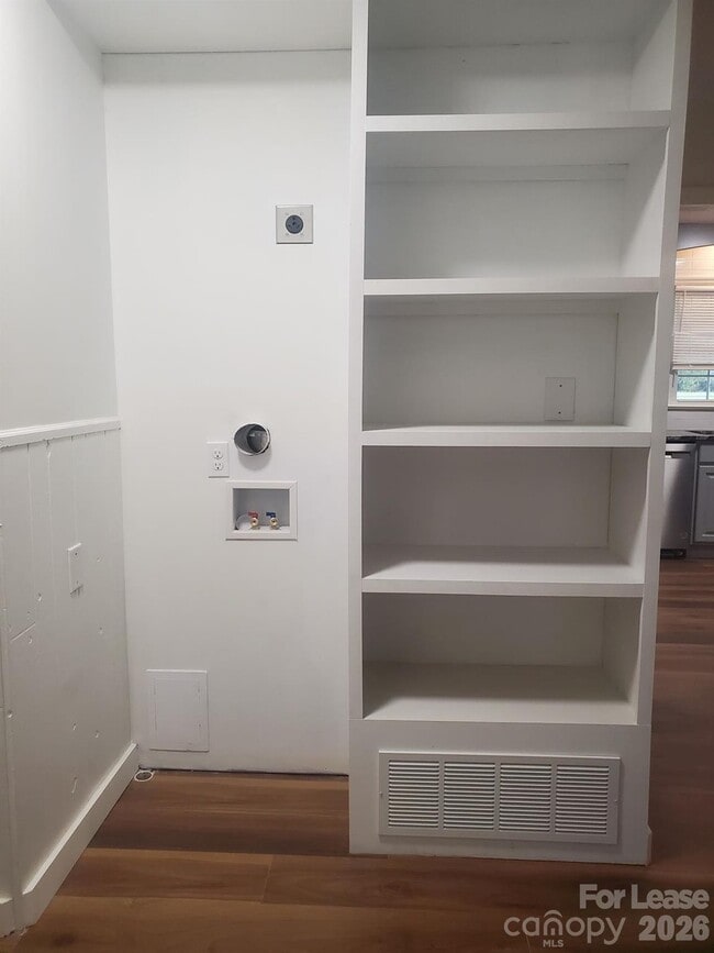 Building Photo - 15640 Ewart Rd