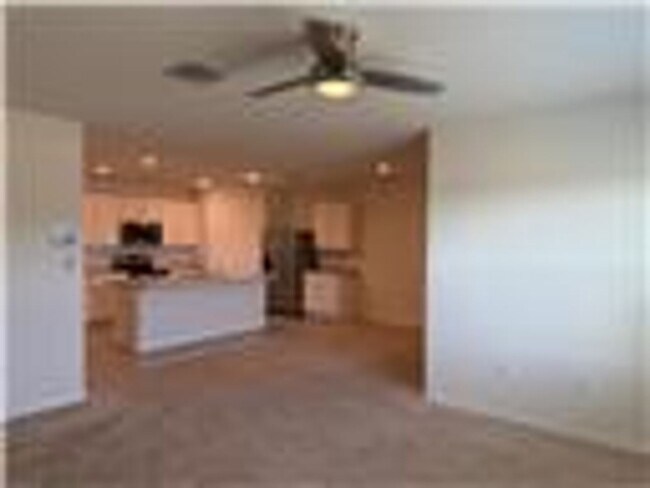 Building Photo - Tavares