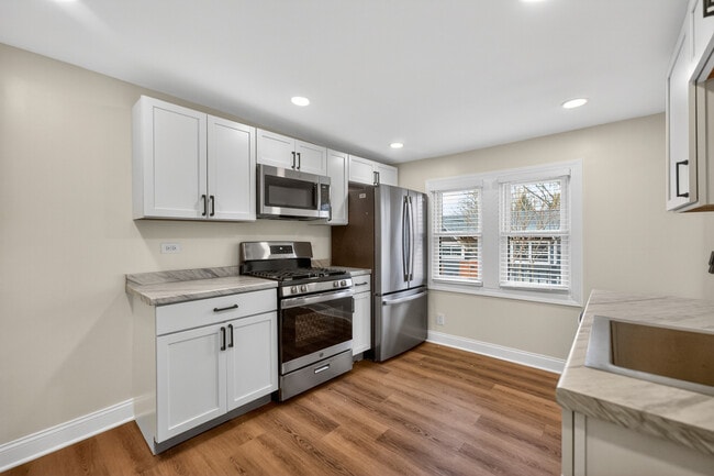 Building Photo - 305 W Exchange St