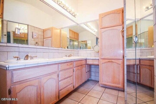 Building Photo - 8804 Cosmos Ave