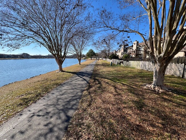 Building Photo - Kempsville Lakes