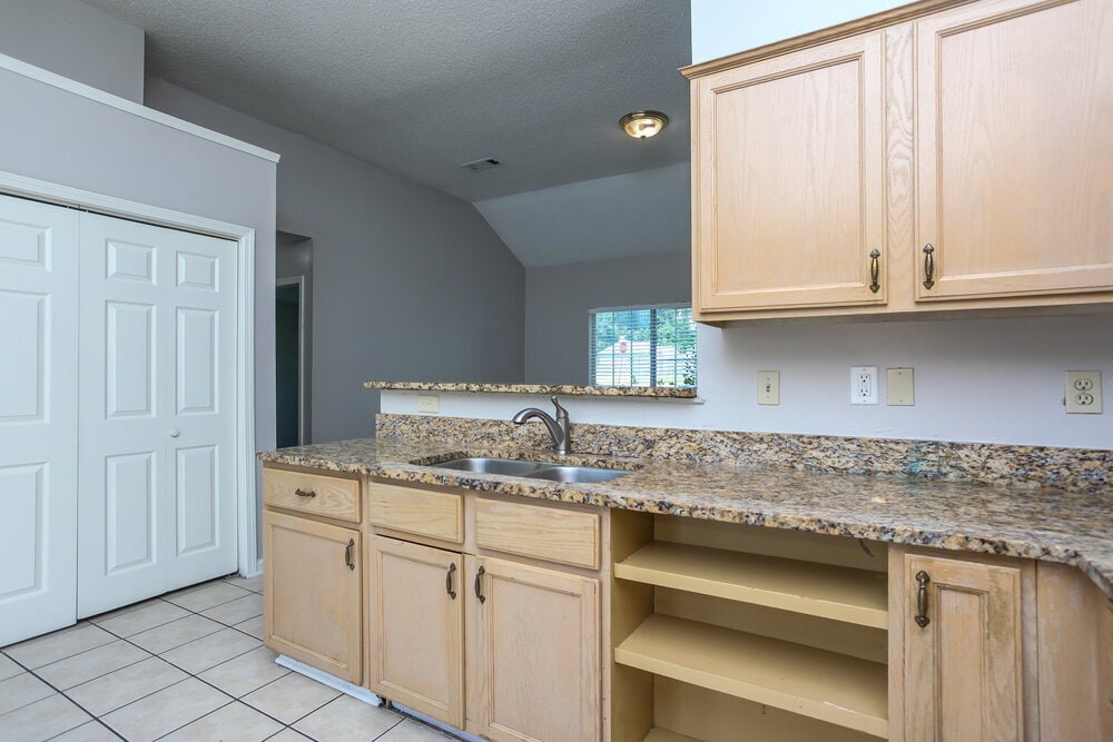 Building Photo - 4671 Lindawood Ln